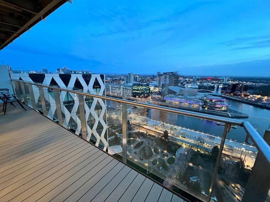 מנצ'סטר Spacious 2 Bedroom Flat Stunning Waterside View מראה חיצוני תמונה