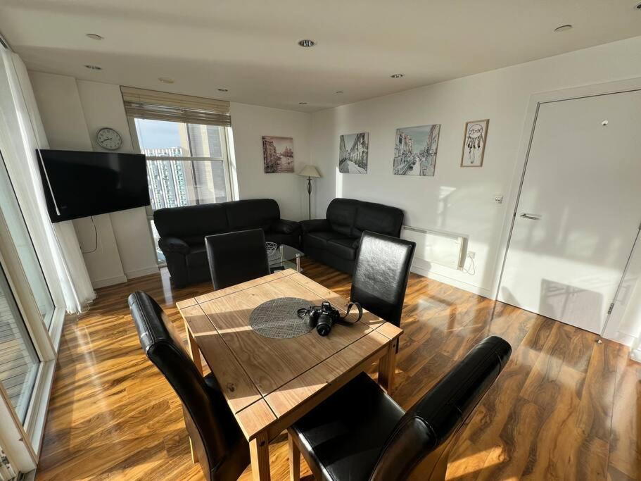 מנצ'סטר Spacious 2 Bedroom Flat Stunning Waterside View מראה חיצוני תמונה