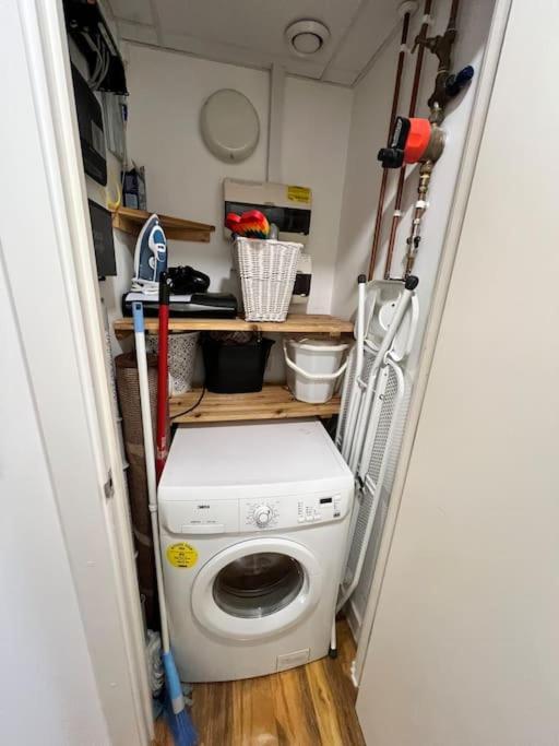 מנצ'סטר Spacious 2 Bedroom Flat Stunning Waterside View מראה חיצוני תמונה